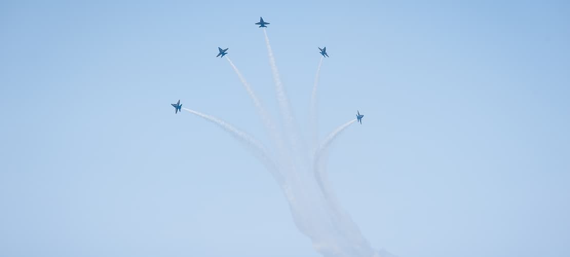 Por primera vez, el vuelo Heritage de la Fuerza Aérea de los EE. UU. y los vuelos Legacy de la Marina de los EE. UU . se presentarán en el mismo Air and Water Show.