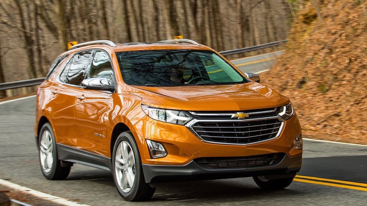 <h3 class="cms-h3-H3"><b>12. Chevrolet Equinox</b></h3>
<br>
<br>La popular camioneta compacta de Chevrolet subió 3 puestos en relación al ranking correspondiente al año 2016, gracias a la buena recepción de un modelo 2018 totalmente nuevo introducido durante el transcurso de 2017. Un total de
<b>290,458 Equinox</b> consiguieron hogares en 2017, lo cual representa un
<b> incremento del 19.9%</b> en relación a las ventas de 2016.