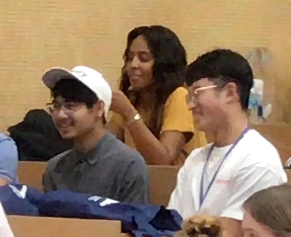 En octubre de 2016 trascendió que en la primera reunión que Pitt tuvo con sus hijos, tras su separación de la actriz, 
<b><a href="https://www.univision.com/entretenimiento/hijos-de-famosos/maddox-no-quiso-ver-a-brad-pitt-en-primera-visita-tras-divorcio">Maddox </a></b> no quiso estar.