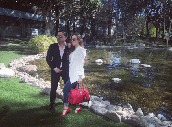 Ella no se aguantó la emoción por la propuesta y con una gran sonrisa indicó que sí, con la cabeza.