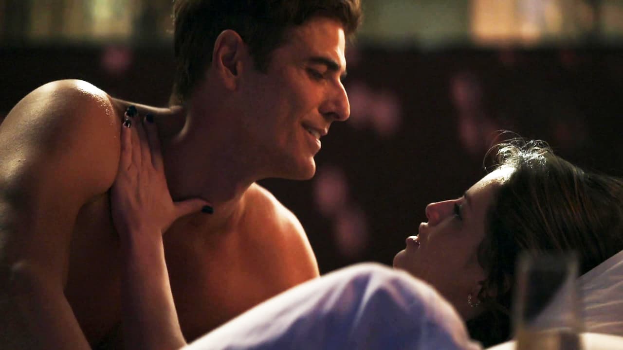 Y es que desde que la 'digital influencer' lo conoció, quedó perdidamente enamorada de él. Al darse cuenta de lo fríos y calculadores que ambos eran, su pasión creció a la par que su ambición y sus deseos de acabar con todo lo que construyó María de la Paz.