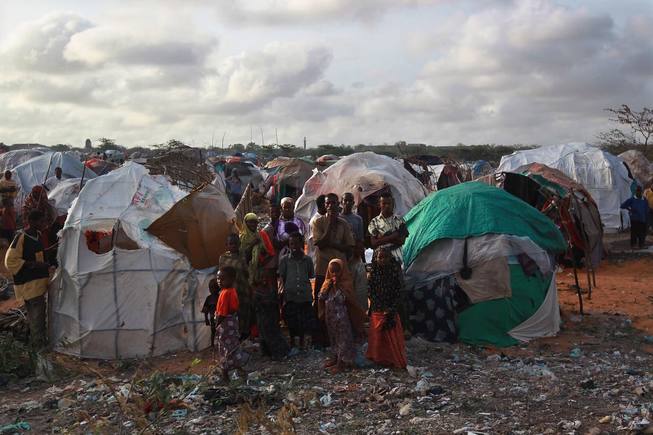 El 
<a href="http://www.internal-displacement.org/" target="_blank">Centro de Monitoreo de Desplazamiento Interno</a>, una organización que recopila datos de gobiernos, agencias de las Naciones Unidas e investigaciones de medios de prensa, publicó esta semana 
<a href="http://www.internal-displacement.org/sites/default/files/inline-files/2019-mid-year-figures_for%20website%20upload.pdf" target="_blank">un informe</a> sobre los desplazamientos en el mundo 
<b>durante la primera mitad de 2019</b>, en el cual se concluye que la cifra de desplazados por fenómenos de 
<a href="https://www.univision.com/temas/cambio-climatico"><b>clima severo</b></a> en el semestre ha sido un récord histórico para ese período de tiempo.