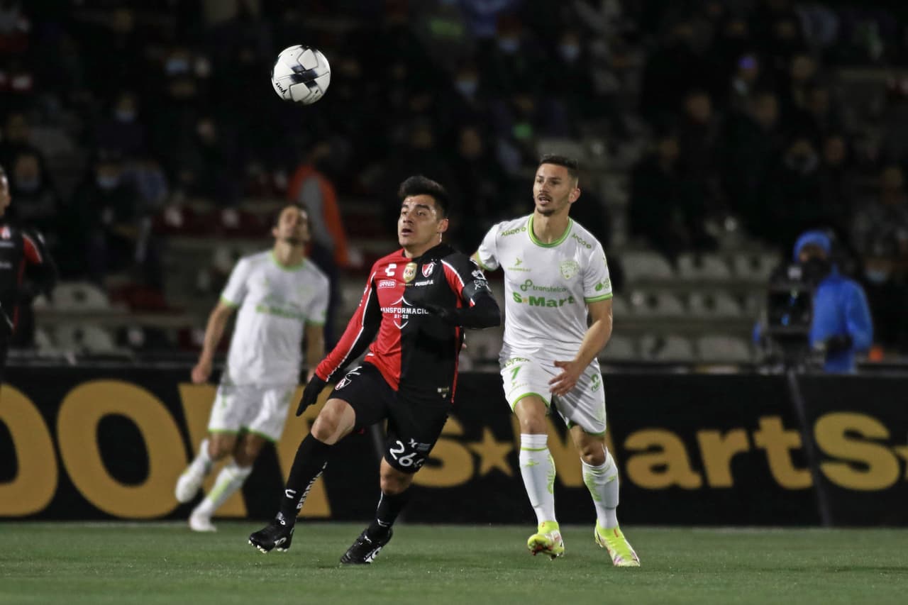 Gracias a los goles de Furch y Quiñones, Atlas le pega a unos alicaídos Bravos de Juárez que ya suman 5 partidos sin conocer la victoria y que ponen al Tuca en la ‘cuerda floja’.