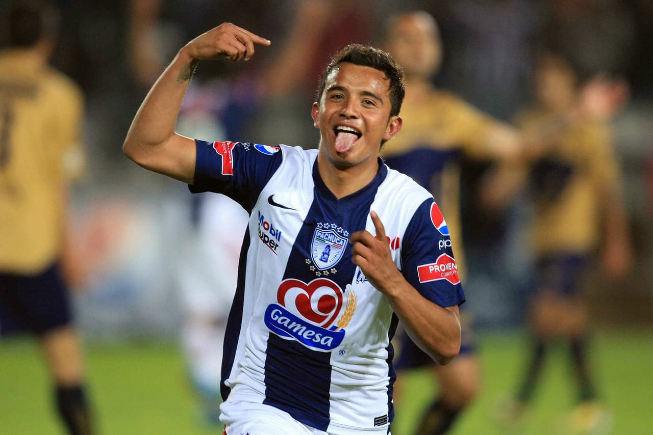 Víctor Mañon, el jugador es el elemento más joven en debutar en México con 15 años 7 meses con Pachuca. Al principio parecía una promesa de ‘crack’ para los Tuzos, pero la falta de juego y el responder a la confianza de los entrenadores lo terminó marginando de la primera división para acabar jugando en el Ascenso Mx con Celaya.
<br>