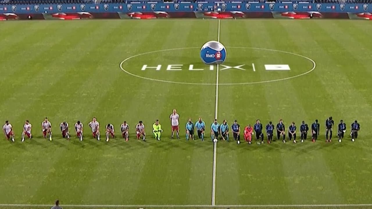 Michael Bradley sorprendió al no hincarse en ceremonia de los himnos