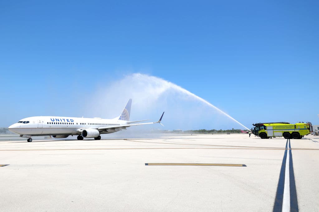 <a href="https://www.cbsnews.com/news/american-airlines-vaccinated-workers-hire/" target="_blank">La aerolínea United Airlines se ha sumado a la iniciativa de Delta</a>: cualquier persona que aspire a un puesto basado en Estados Unidos debe mostrar prueba de su vacunación.