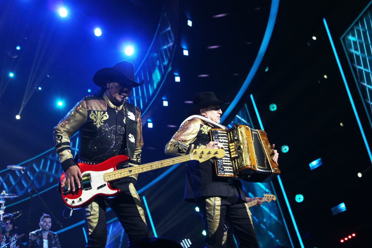 El cuarto show de Pequeños Gigantes arrancó con una participación del Grupo Bronco.