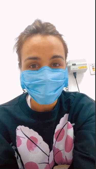 Ambos conductores han informado que 
<b><a href="https://www.univision.com/famosos/patricio-borghetti-da-detalles-sobre-el-estado-de-salud-de-odalys-ramirez-a-3-dias-de-confirmar-que-tiene-covid-19-video" target="_blank">se mantienen aislados en habitaciones separadas</a></b> dentro de su hogar y tampoco comparten cuarto con los niños.
<br>