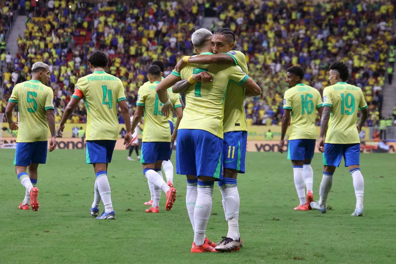 Brasil recupera la memoria y golea a Perú rumbo al Mundial