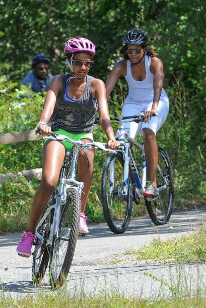 La primera dama siempre se ocupa de la salud, disciplina y éxito de sus hijas, antes que de la política, aunque en ambas tareas se saca un 10. Ha demostrado que además de ser una profesionista exitosa, madre dedicada y luchadora incansable, es una icono de moda y 'glamour'. Sin duda, ella es ejemplo y motivación para muchas madres que deben ser líderes, fuera y dentro de casa.