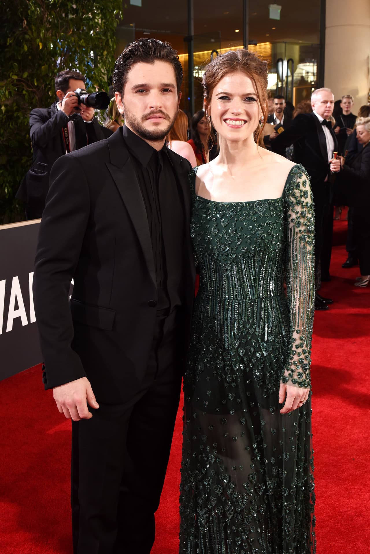 Rose Leslie y 
<b><a href="https://www.univision.com/entretenimiento/celebridades/rose-leslie-y-kit-harington-actores-de-game-of-trones-llegaron-al-altar-fotos" target="_blank">Kit Harington</a></b>, estrellas de la galardonada serie 'Game of thrones', también está embarazada. 
<br>