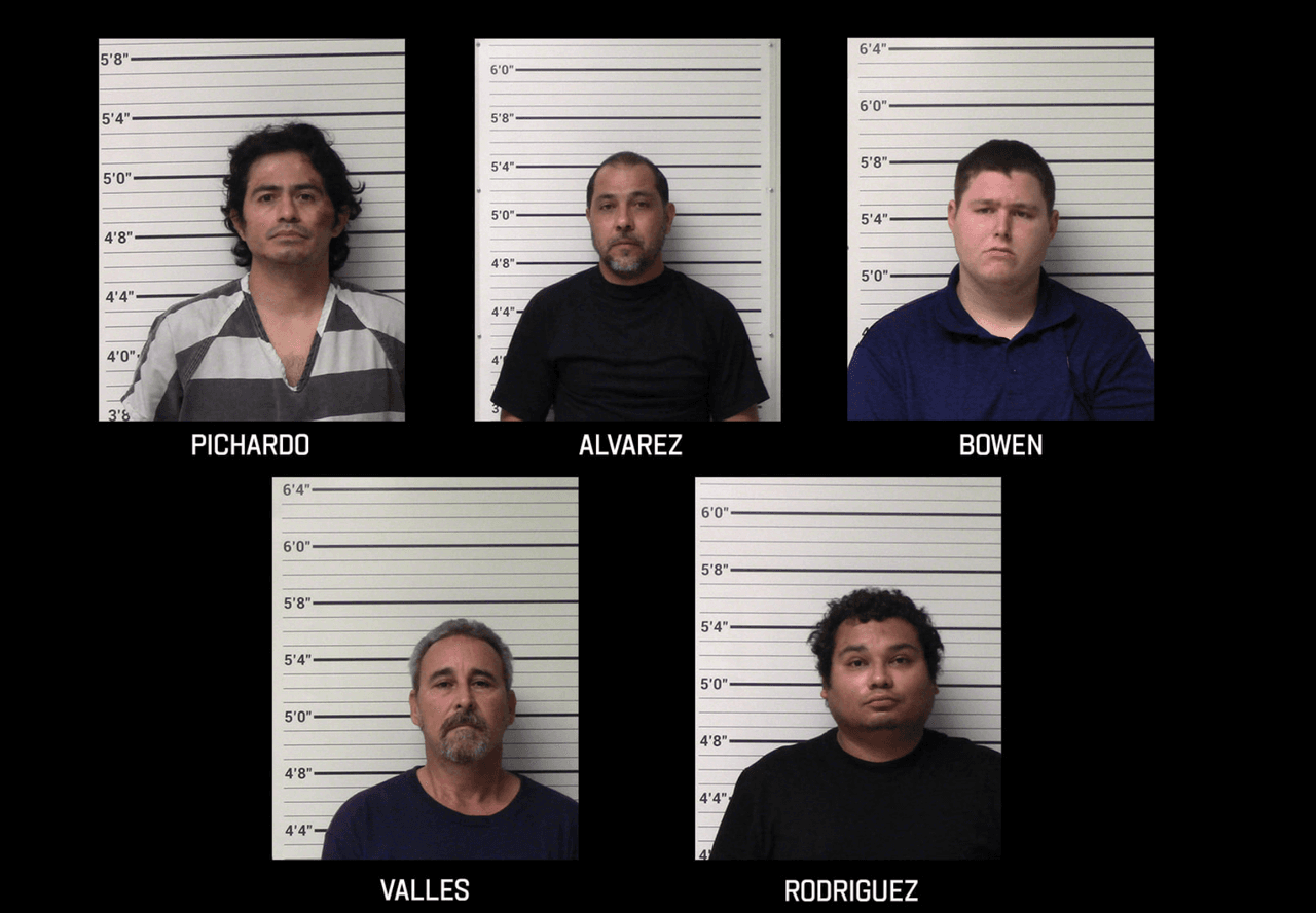 Arrestan a cinco presuntos depredadores sexuales de menores en línea en el centro de Texas 