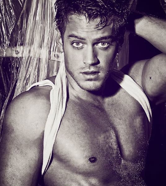 Este guapo actor tiene poco que debutó en las telenovelas.