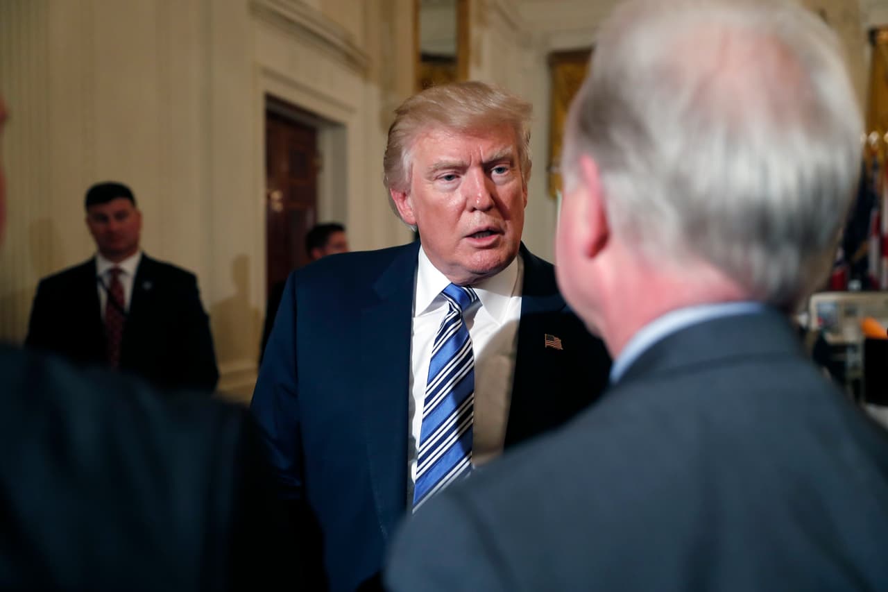 El día que Trump cayó al pantano político de Washington que prometió que iba a secar