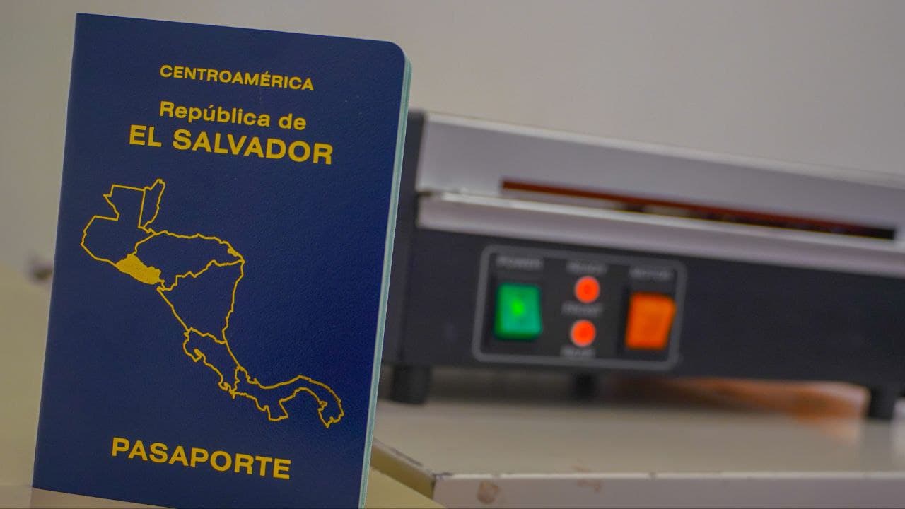 Consulado de El Salvador abre banco en sede de Long Island