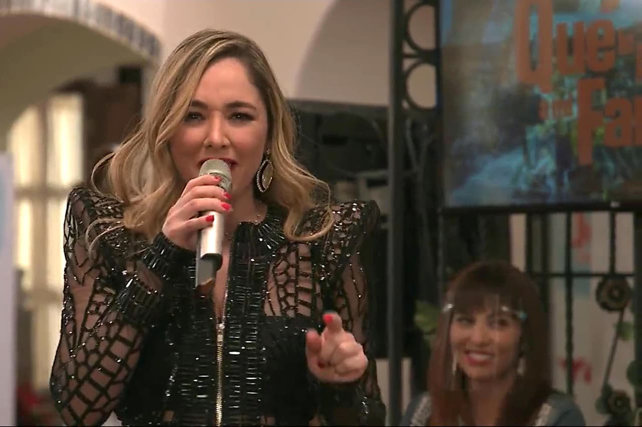 "Decidí poner un alto, las redes están llenas de mamás perfectas, que no existen, entonces:
<b><a href="https://www.univision.com/famosos/tengo-ganas-de-llorar-sherlyn-se-separa-de-su-hijo-andre-y-no-sabe-si-aguantara-estar-sin-el-video" target="_blank">seamos mamás más normales</a> </b>y dejemos de 'hatearnos' (odiarnos) entre nosotras", pidió.
<br>