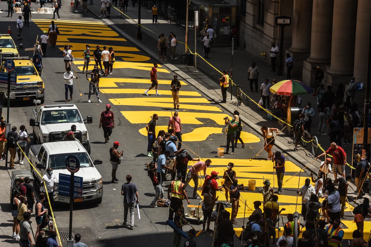 El mural es parte de varios que la ciudad planea pintar luego de que una comisión de líderes le pidiera al alcalde Bill de Blasio que se hiciera un reconocimiento en toda la ciudad a este movimiento.