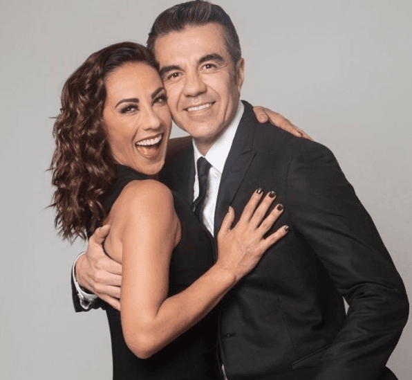 Adrián Uribe y Consuelo Duval sacan chispas en la pista de baile 