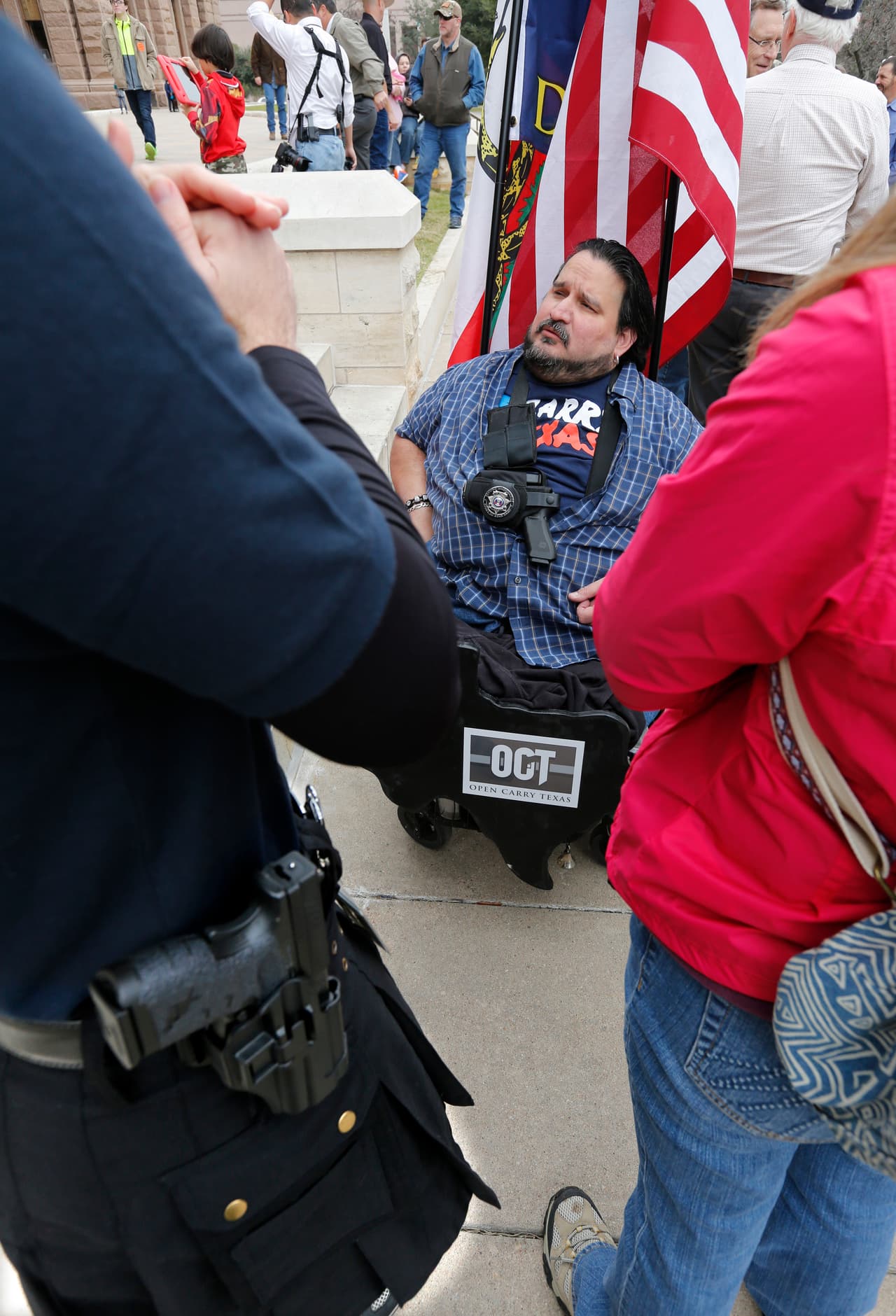 Decenas de activistas en favor del porte de armas se reunieron en el Capitolio de Texas el primer día del año para mostrar su apoyo a dicha legislación.