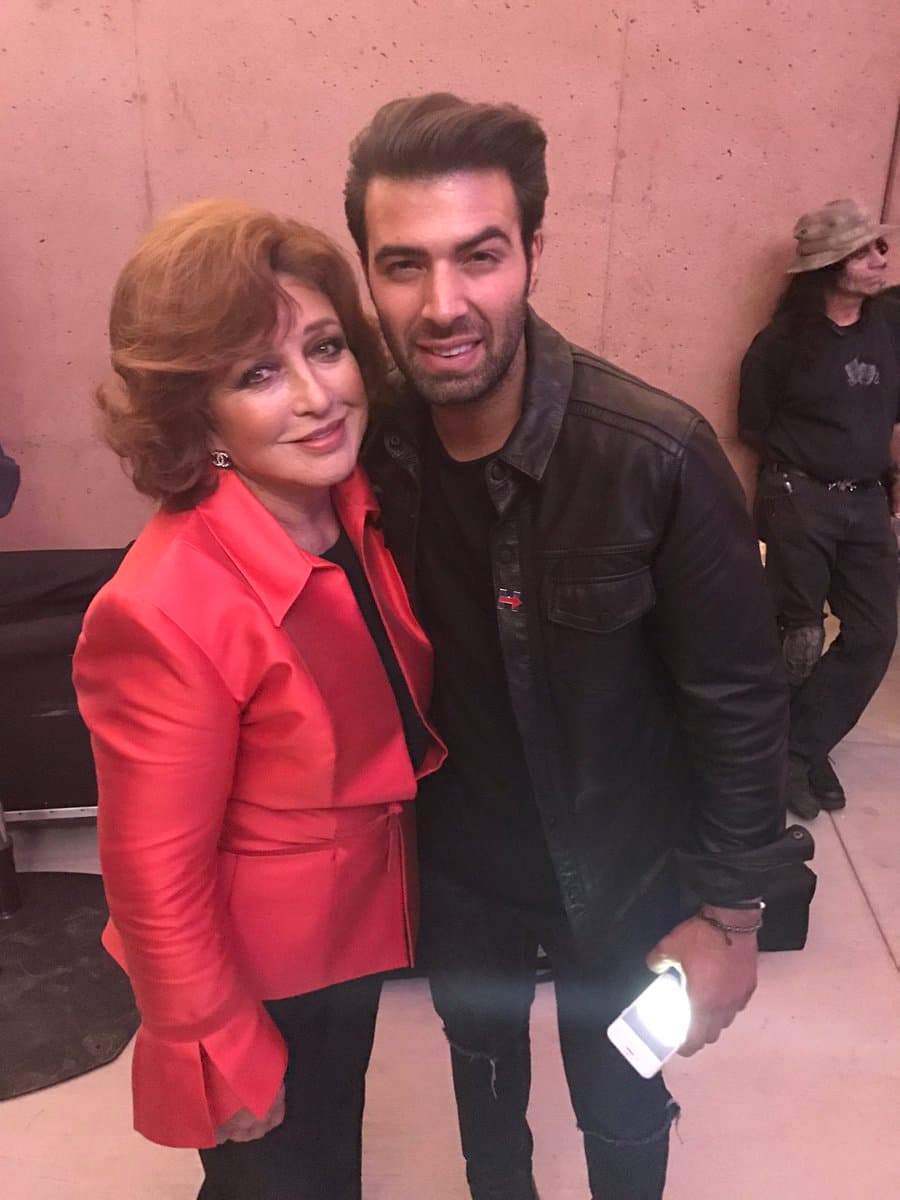 Acerca de quién fue su primer amor antes de conocer a Raúl Vale, Angélica indicó: "Te puedo decir que Julián Pastor, un hombre cultísimo, divino, precioso [...]".