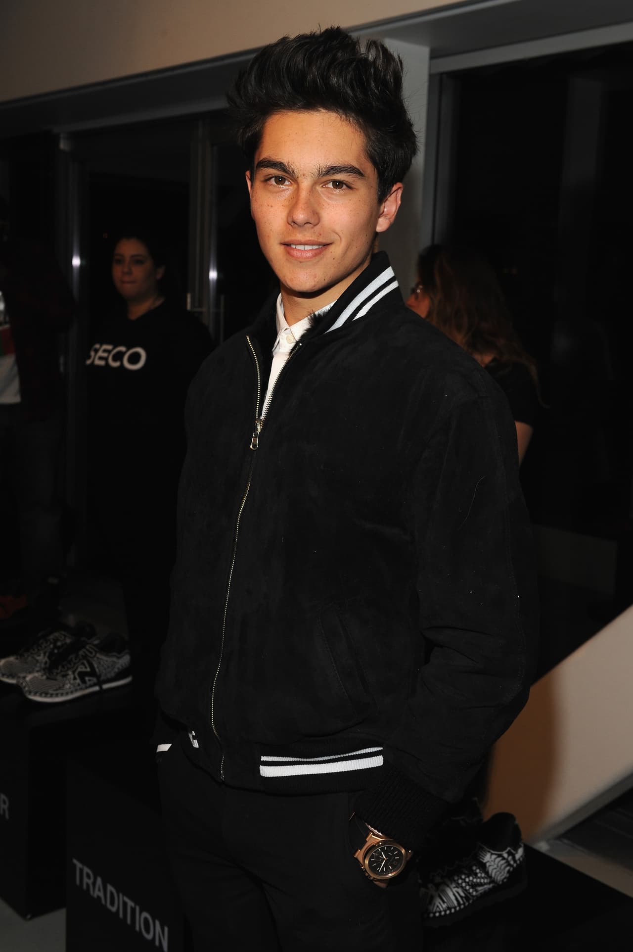 Lo anterior lo confesó el jueves durante su andar por la alfombra roja de la obra de teatro ‘Defendiendo al cavernícola’, de la que su papá, Sergio Mayer, forma parte.