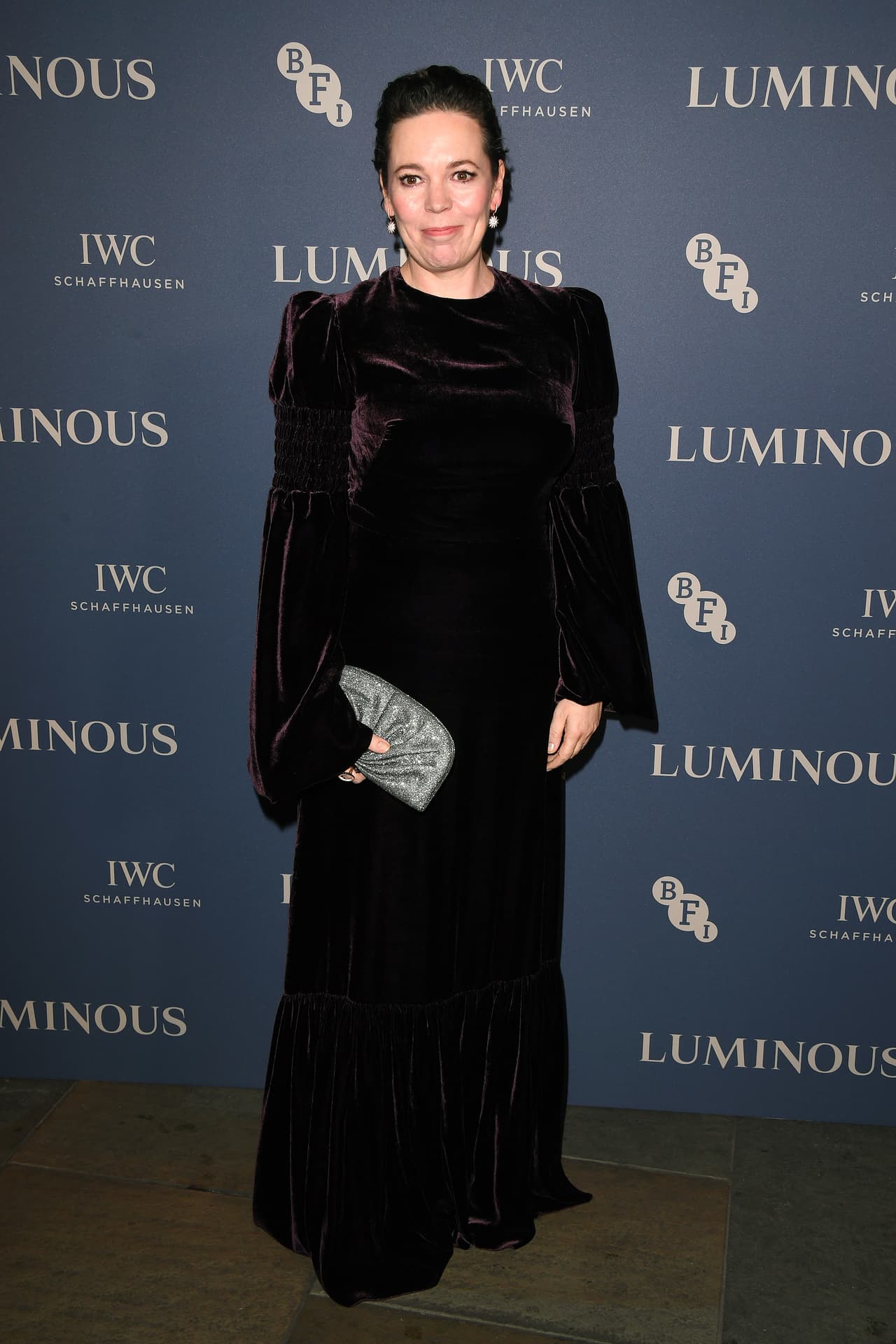 El pasado 31 de octubre, Colman fue condecorada con el título de Comandante de la Orden del Imperio Británico. El honor lo recibió de parte de la princesa Ana en el palacio de Buckingham. El papel de la hija de la reina es interpretado en la serie por la actriz Erin Doherty.