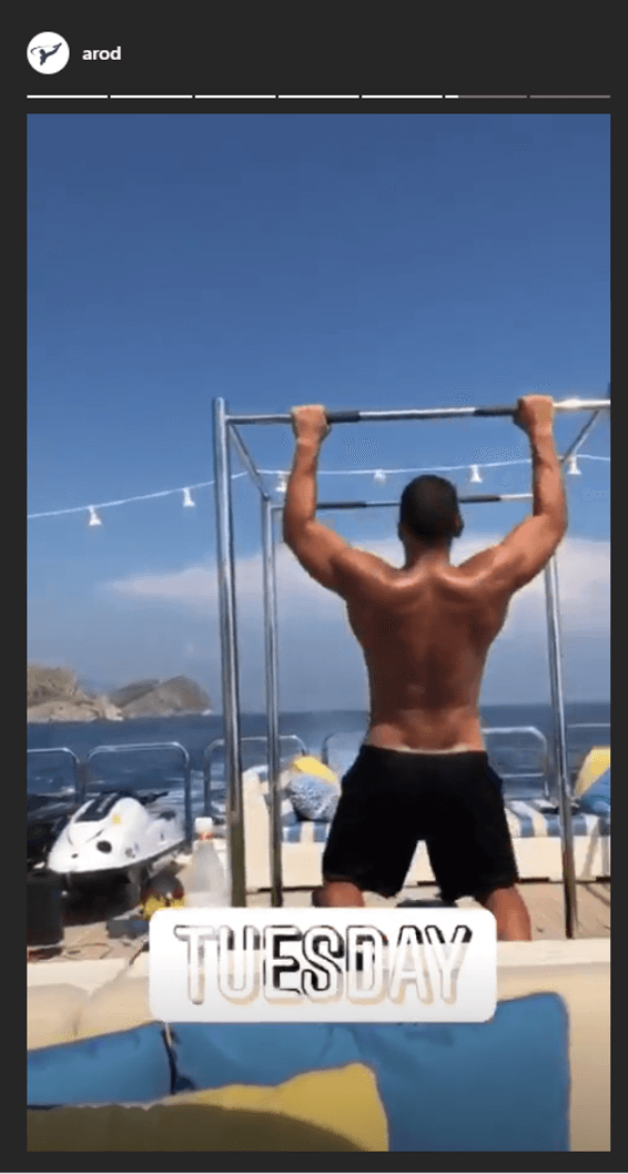 No es ningún secreto que la '
<a href="https://www.univision.com/especiales/premios-juventud/jennifer-lopez-cumple-49-y-todas-quieren-verse-como-ella-si-por-favor-video">Diva del Bronx</a>' y el expelotero viven obsesionados con mantenerse en forma, y unas vacaciones no serían excusa para hacer a un lado sus
<a href="https://www.univision.com/entretenimiento/jennifer-lopez-encima-alex-rodriguez-la-divertida-rutina-de-ejercicios-de-la-parejita-video">exigentes rutinas</a>.