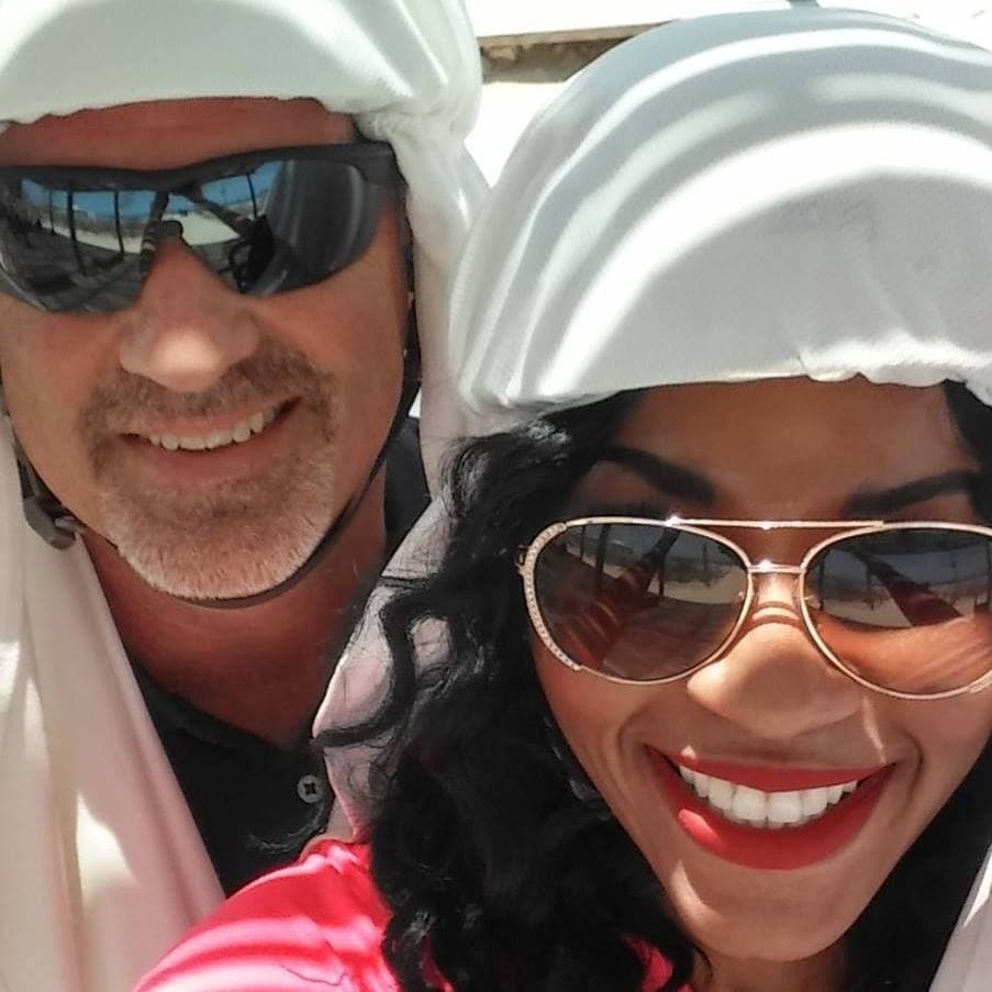 El esposo de Massey fue quien denunció su desaparición a las autoridades
<a href="https://www.univision.com/local/dallas-kuvn/hallan-sanas-y-salvas-a-las-dos-adolescentes-que-habian-sido-reportadas-como-desaparecidas-en-seagoville-video">quienes iniciaron una búsqueda</a> por todo el vecindario cerca del lago Claire.