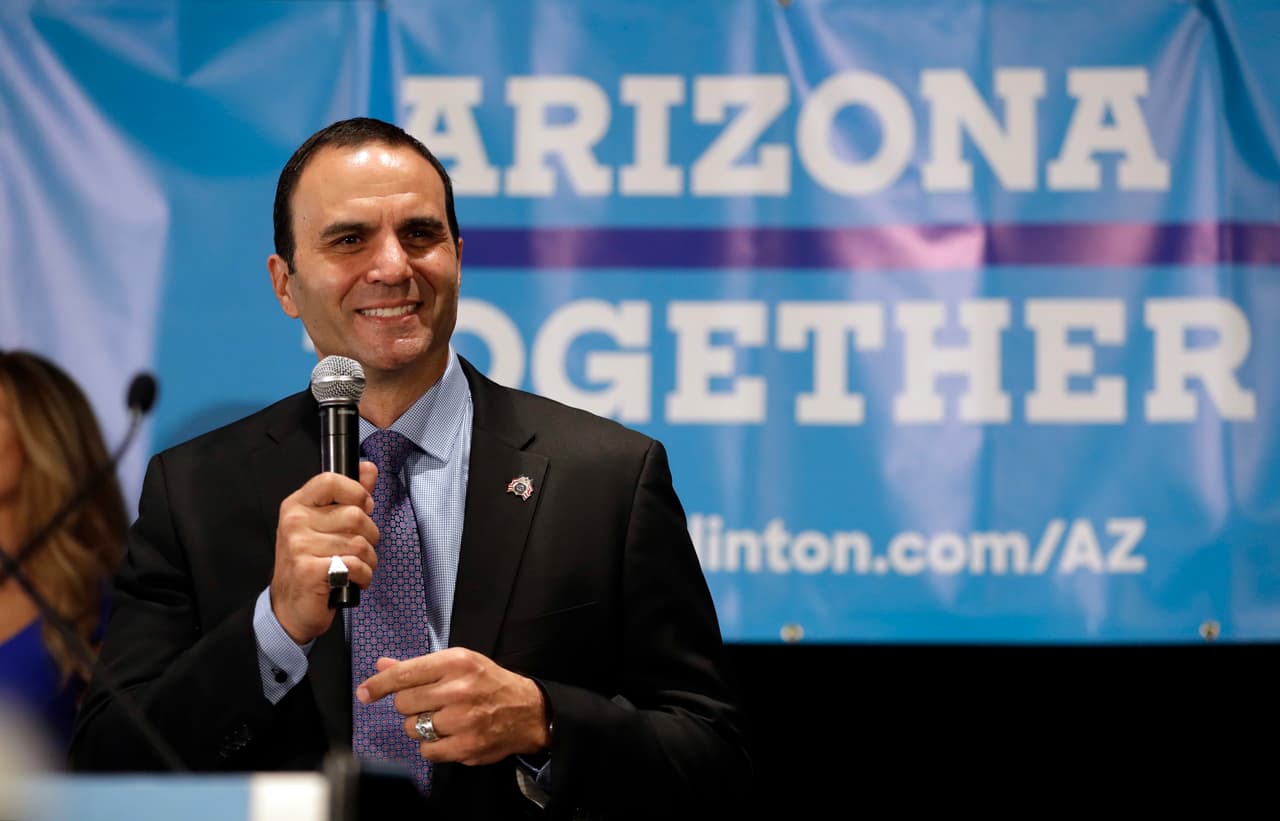 Penzone es el nuevo sheriff, Arpaio termina su mandato y McCain retiene su silla en el senado