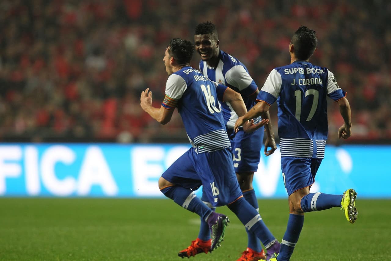 El Oporto remonta al líder Benfica con goles de Herrera y Aboubakar