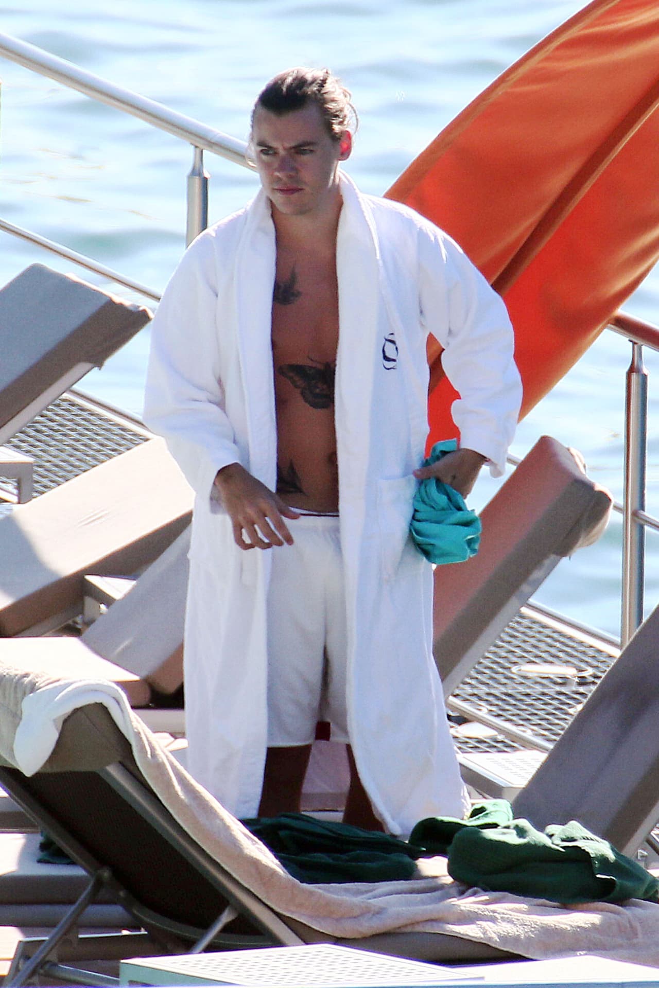 En varias ocasiones los paparazzi lo han sorprendido en hermosos paraísos, gozando de la buena vida que se puede dar.