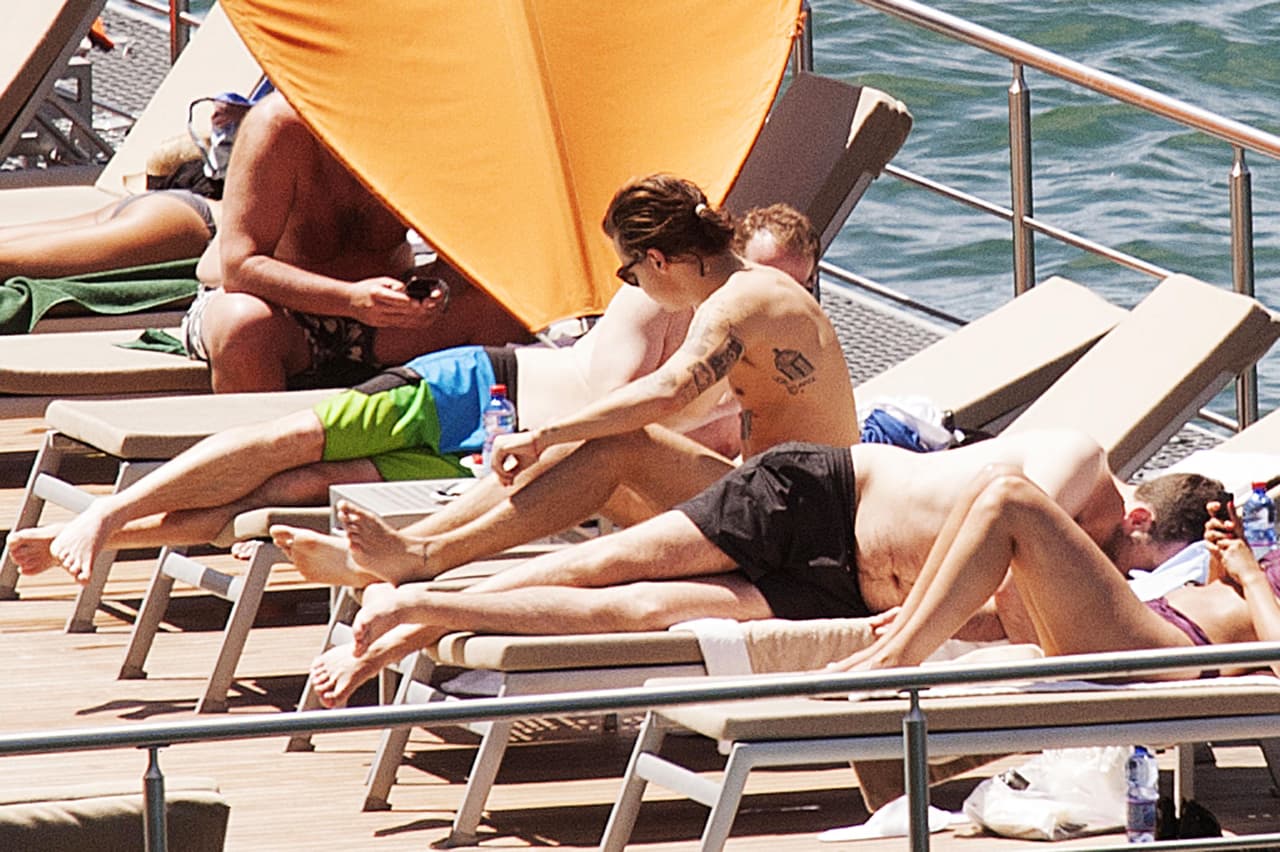 Se le ocurrió hacer un clavado en el Lago Como, en Lombardia, fue tan alto y que pudo salir lastimado, por lo que consideraron que su activada fue algo arriesgado. Afortunadamente todo salió bien.