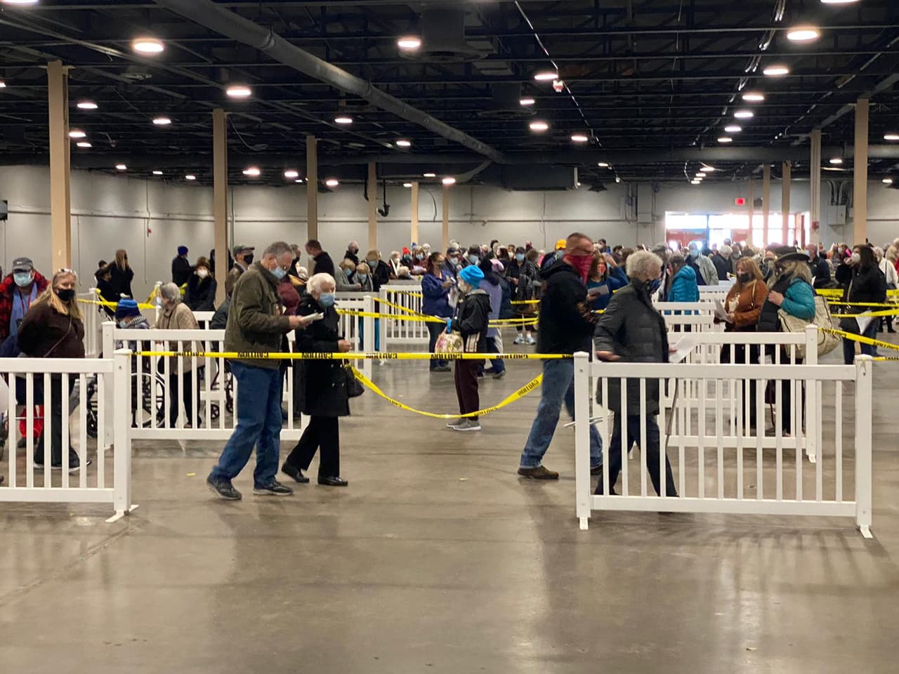 El juez Jenkins, pidió paciencia a la comunidad, ya que por el momento hay 140,000 personas registradas para recibir la vacuna. 
<br>