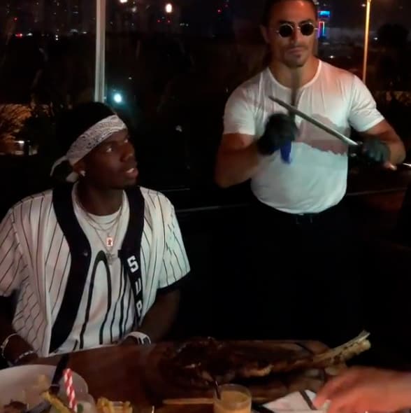 El siguiente comenzal fue el campeón del mundo con Francia y mediocampista del Manchester United, Paul Pogba.