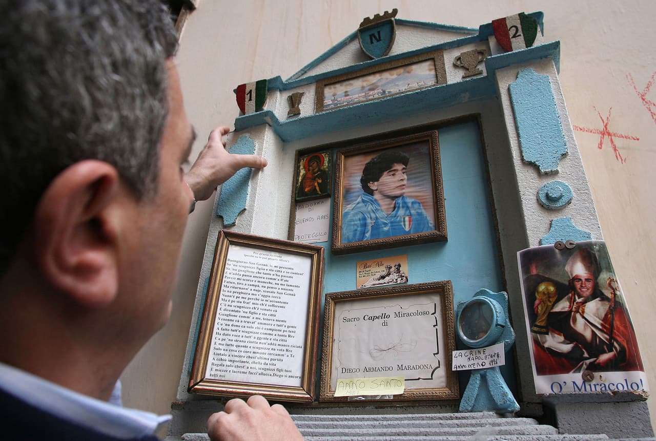 La imagen de Maradona fue creciendo cada vez más con los años, en un equipo que recordaba sus épocas más doradas con nostalgia con el ídolo como una leyenda.