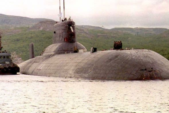 27 enero.- Intercambio de disparos de artillería cerca de la frontera del Mar Amarillo. 26 marzo.- Hundimiento de un buque de guerra surcoreano cerca de la frontera. Mueren 46 marinos. 20 mayo.- Una investigación internacional auspiciada por Corea del Sur determina que el hundimiento se debió a un torpedo lanzado por un submarino norcoreano. Pyongyang lo niega.