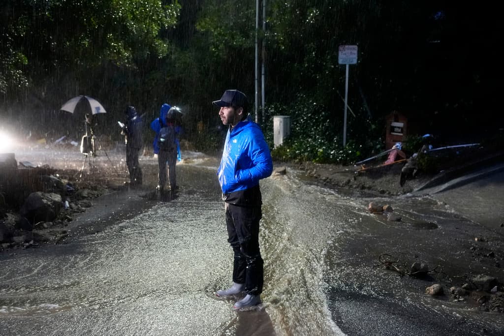 Con botas de lluvia era la forma más segura de salir a las calles, pues las corrientes de agua fría cubrían los zapatos regulares.