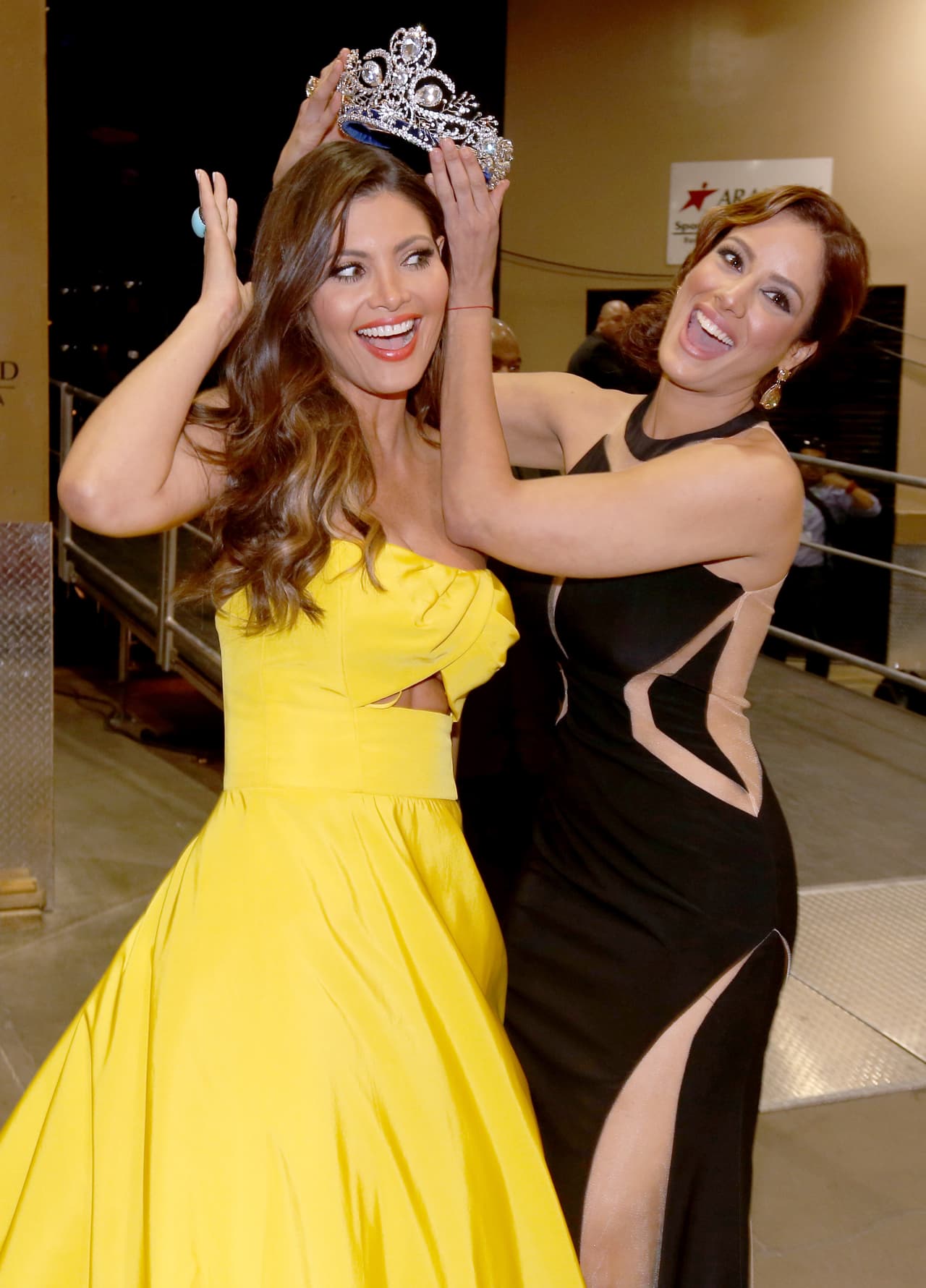 "Ey ey ey" ¡Chicas no se roben la corona!