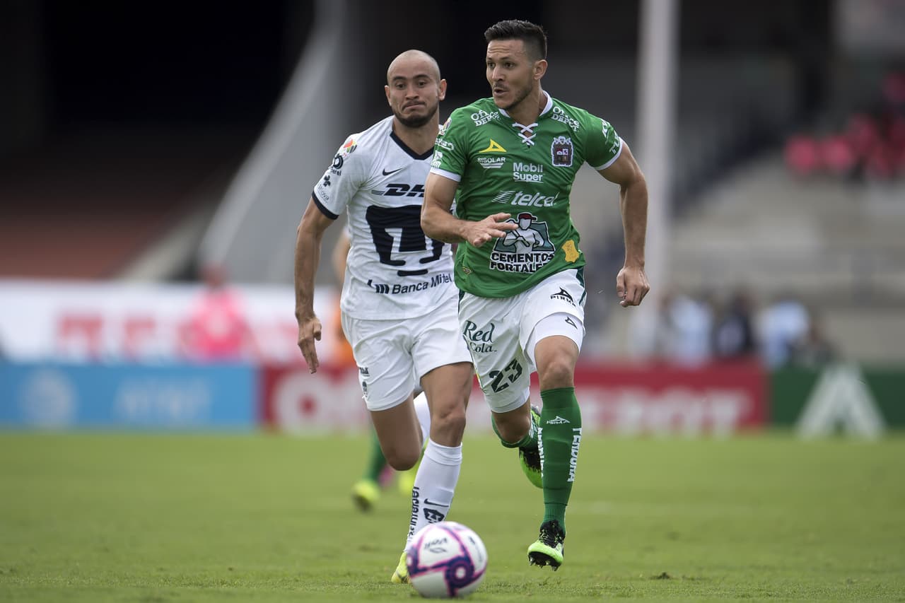 Pumas 1-2 León. Con goles de Macías y Tesillo, para La Fiera; por los locales descontó Carlos González.