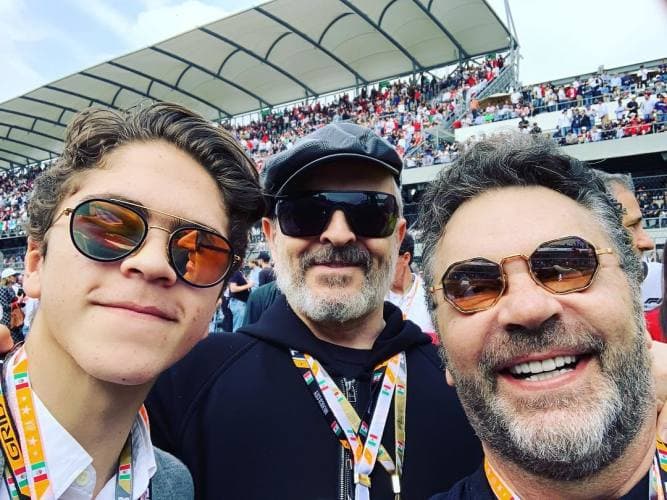 En internet circulan pocas fotos de José Manuel, quien estudia en Berklee Collage of Music en Boston.