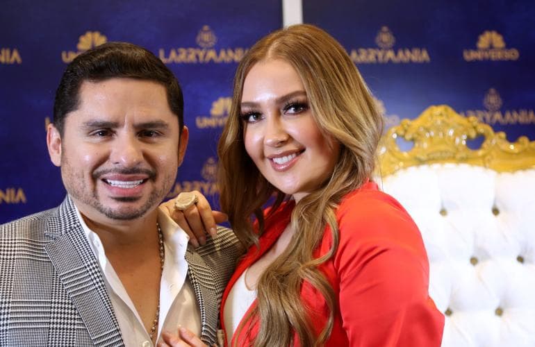 La pareja ya tenía dos hijas en común, Daleyza y Dalary. Larry tiene dos hijos más de una relación anterior.