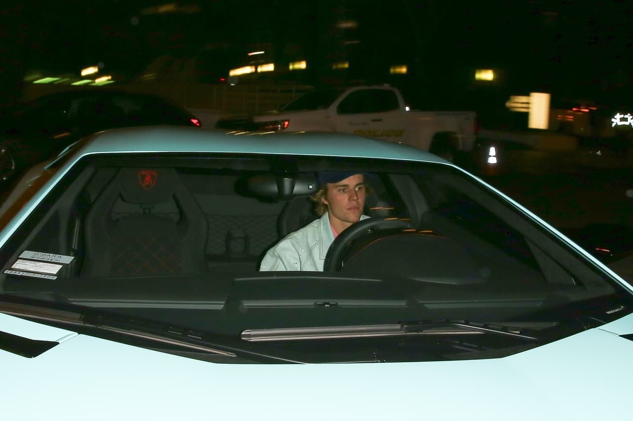 La lista de superautos propiedad del cantante también es amplia y tampoco se salvan de contratiempos junto con a él.