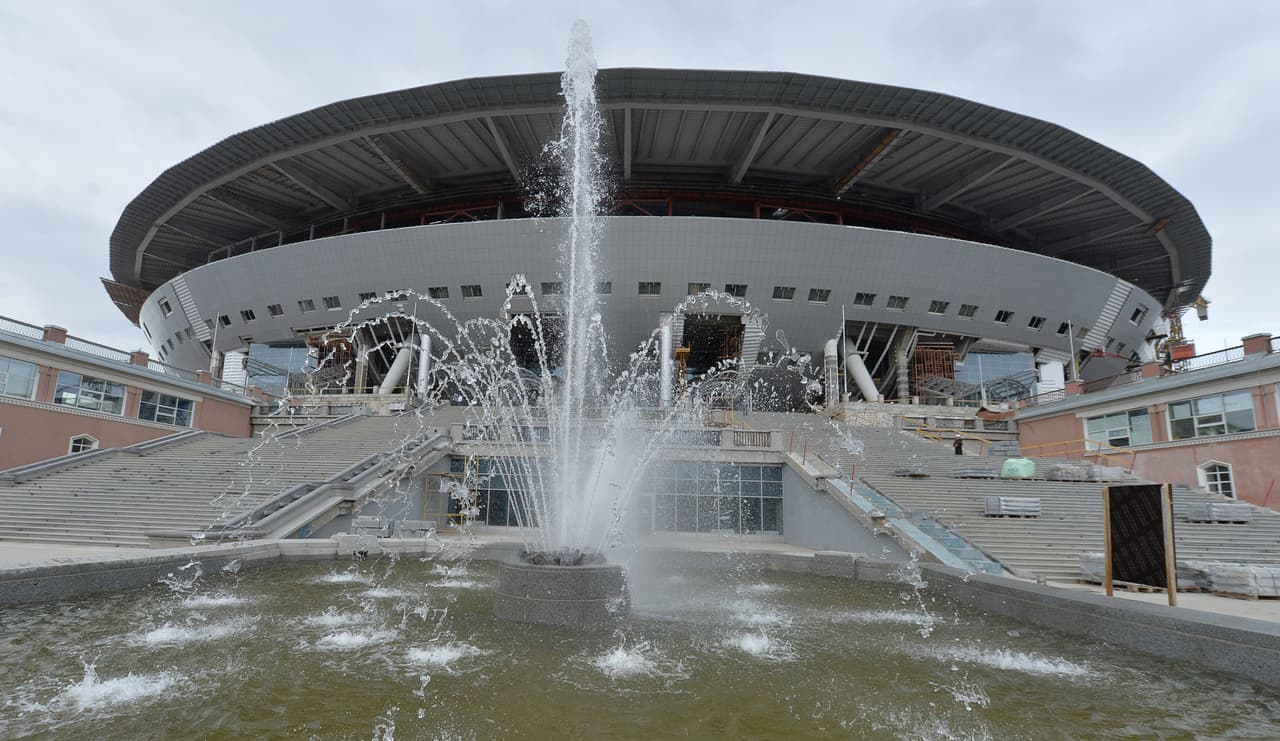 El estadio cuenta con 240 lotes de parqueo ubicados alrededor y otros 2732 en territorio adyacente al escenario.