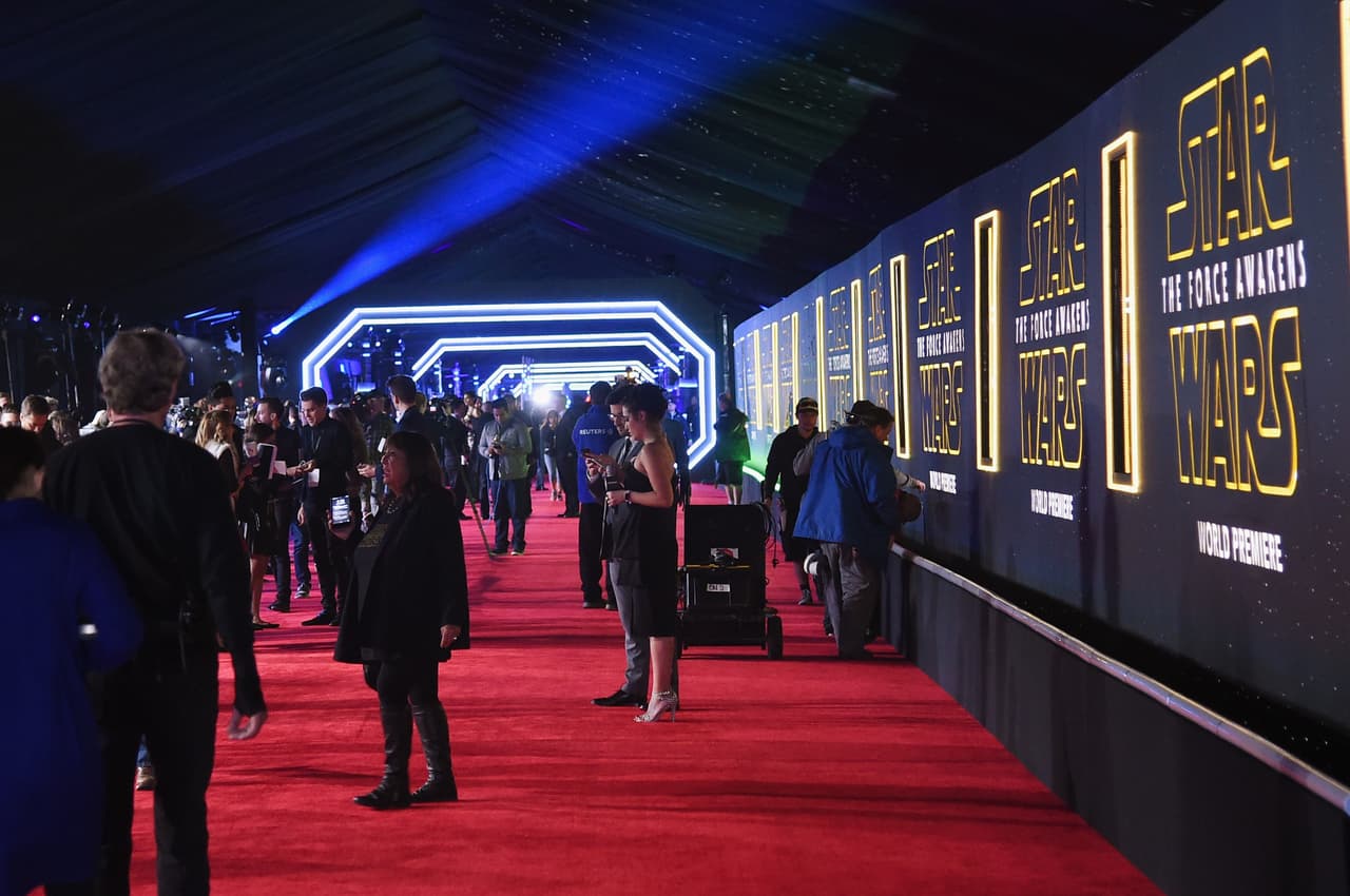 Así lucía la alfombra roja que fue montada a las afueras del teatro Dolby.
