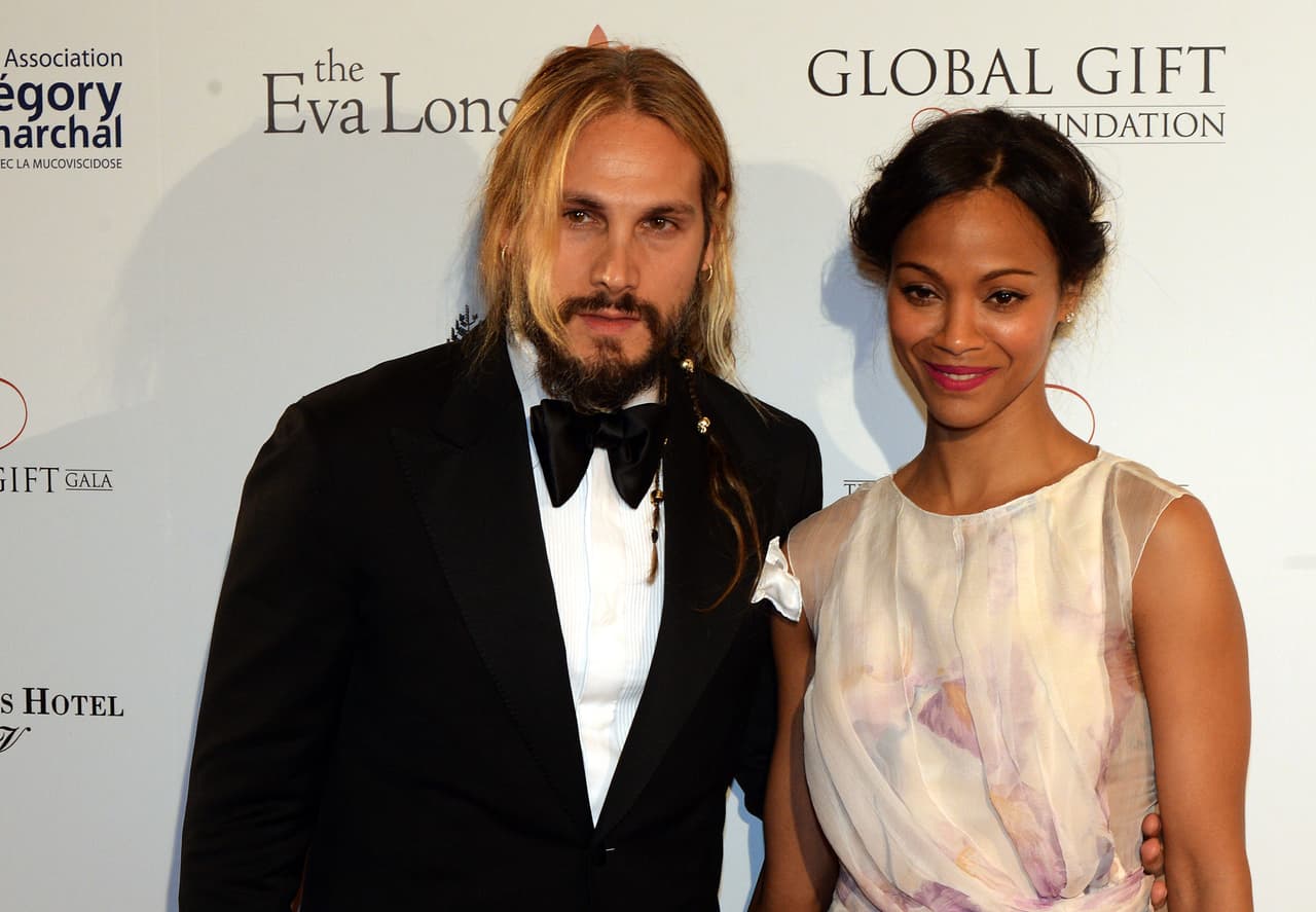 En 2013, Zoë Saldaña y el pintor italiano Marco Perego se casaron en secreto tras sólo tres meses de noviazgo. Al año siguiente, la pareja se convirtió en padre de los mellizos Bowie y Cy.