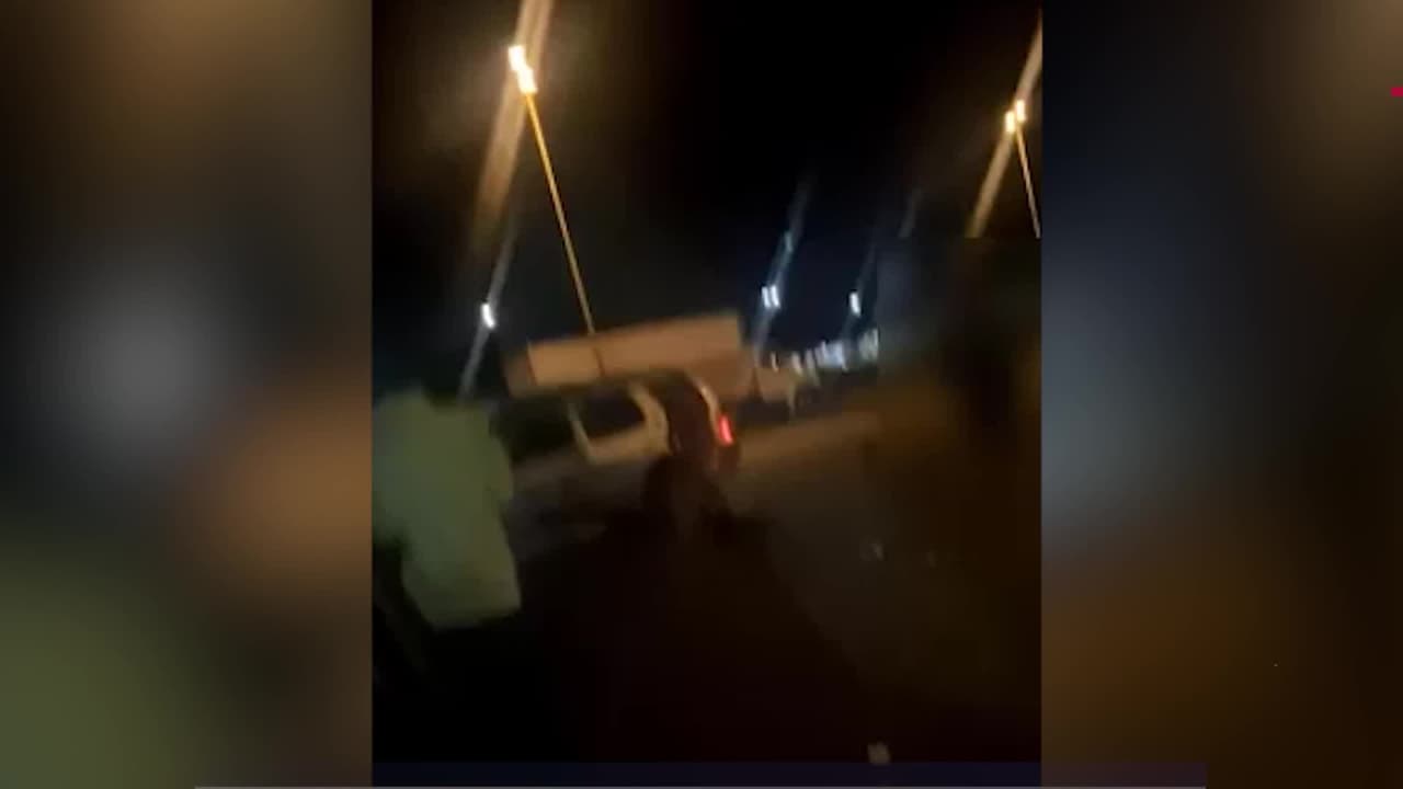 La 
<a href="https://www.univision.com/local/arizona-ktvw/es-sospechoso-de-robar-tienda-family-dollar-y-atropellar-a-un-empleado-en-la-huida-video">policía de Phoenix reveló imágenes de un hombre</a> afroestadounidense que es buscado por presuntamente robar una tienda el pasado 28 de octubre.