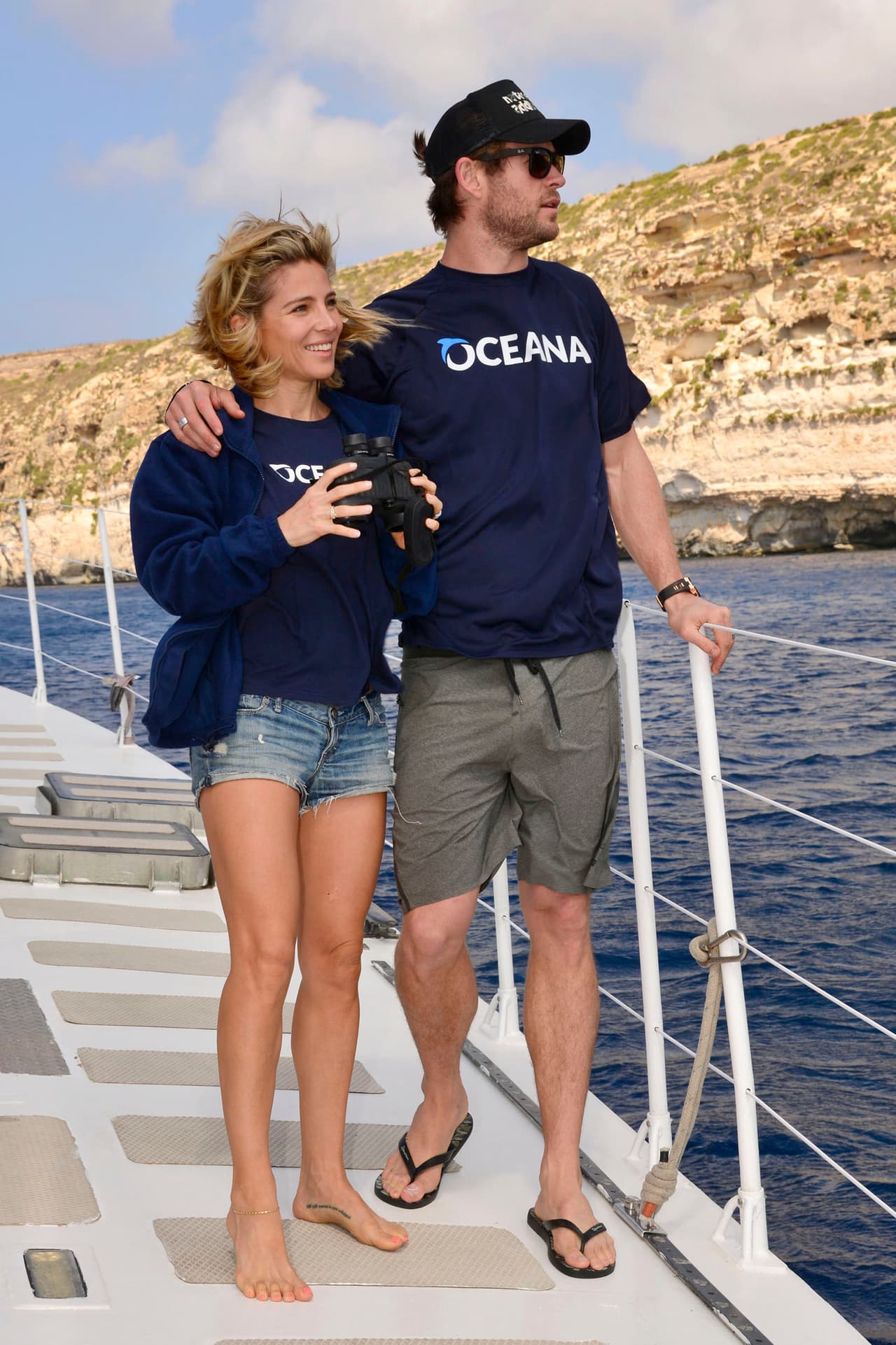 Elsa dejó al descubierto sus torneadas piernas.