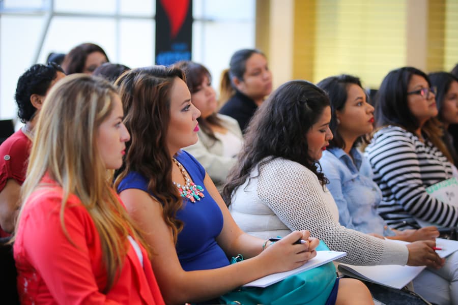 Como parte del grupo de amigas de Donaji “BFF” quince ganadoras tuvieron el privilegio de tomar una clase “Aprender a maquillarse como profesional” auspiciado por Alejandra Barraza de TNT Agency.