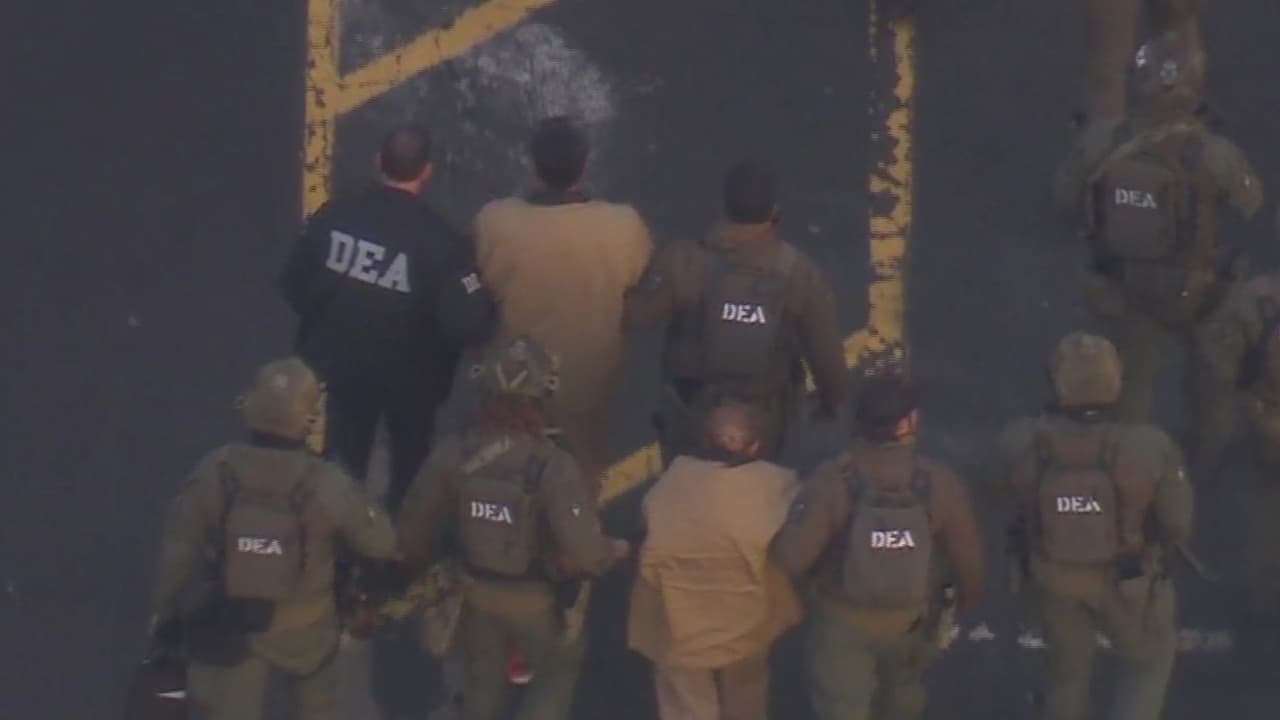 Las autoridades estadounidenses sostienen que 
<b>las actividades criminales atribuidas a Maduro se habrían extendido por más de 25 años</b>, utilizando estructuras del Estado venezolano, lo que motivó incluso una recompensa de 50 millones de dólares por su captura.