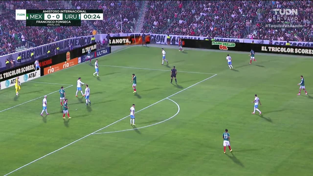 Arranca el partido y la pelota está en juego.